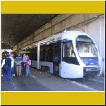 il nuovo tram Sirio all'interno del capannone del deposito. Nella foto si vedono da sinistra:  filobustiere, Augusto1, accompagnatore dell'ANM, XJ6, mark815