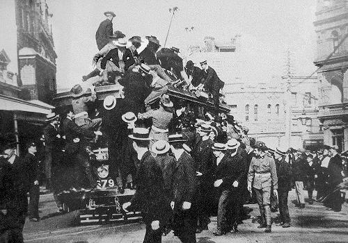 http://www.mondotram.it/tram-cinema/images/Sydney-1908-TramXWatsonsBaySm.jpg